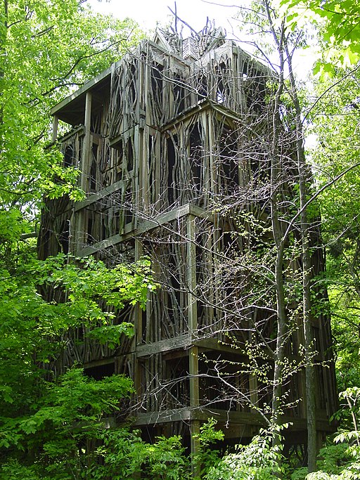 6-Story tree house of Cayuga Nature Center The Cayuga Nature Center has a 6-foot treehouse.