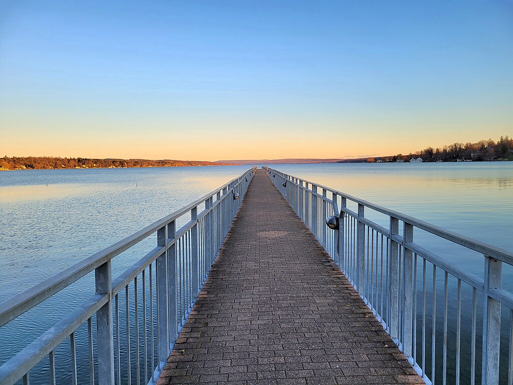 You can launch your kayak from the pier in Skaneateles. Paddling Skaneateles Lake from the pier
