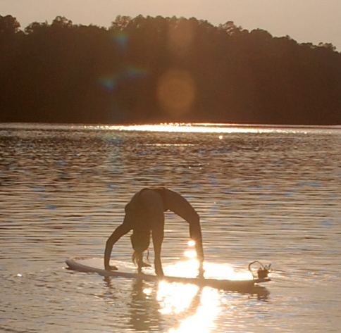 SUP yoga Paddle and do yoga on a SUP